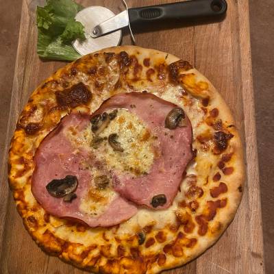 Pizza jambon spech mozzarella