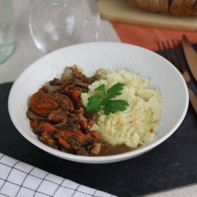 Boeuf Bourguignon avec écrasé de pommes de terre